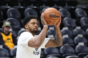 队内不少年 队内不少年